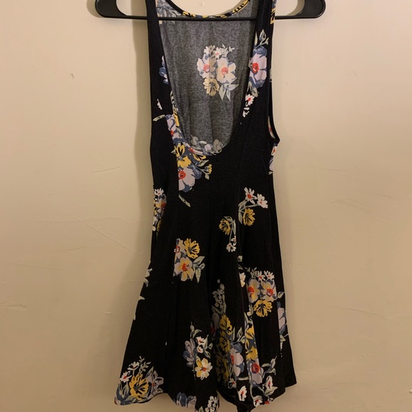 Too small now! Only worn twice! - Picture 2 of 3